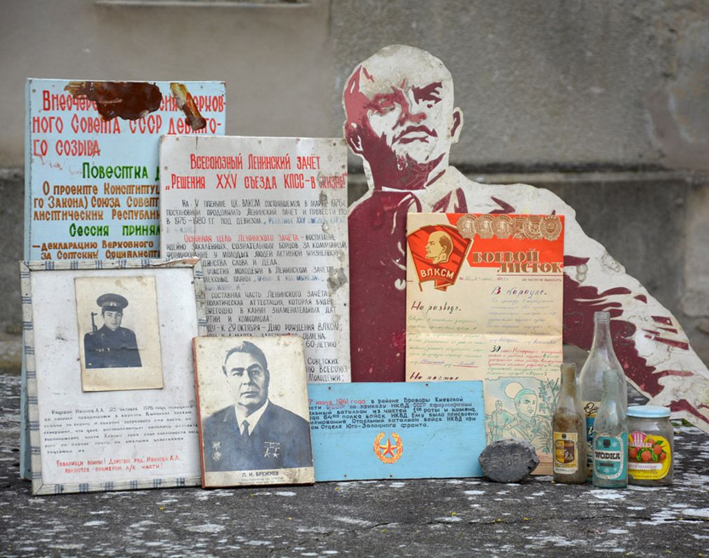 Einige der Fundstücke, die Felix Müller-Stüler an die Gedenkstätte übergab (Foto: GBLP)