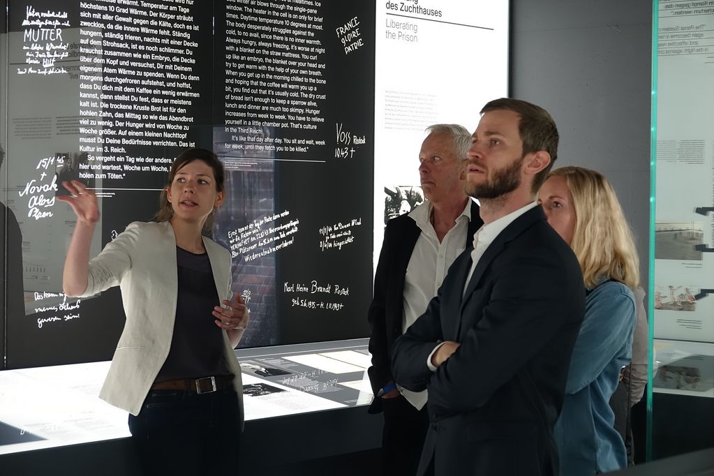 Führung durch die Dauerausstellung (Foto: GSBadH/SBG)