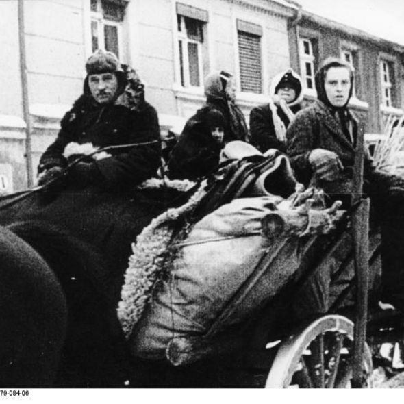 Fluchtlingstreck 1945, Bundesarchiv, CC-BY-SA 3.0, keine vorg. Änderungen; https://creativecommons.org/licenses/by-sa/3.0/de/deed.en