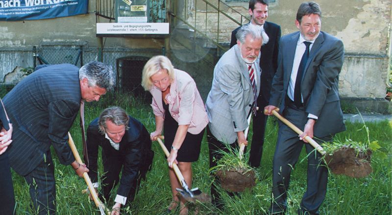 Der erste Spatenstich zum Bau des neuen Besucherinformationszentrums, 2007